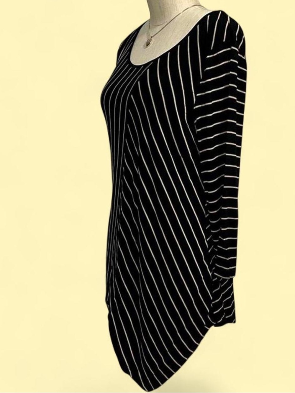 Cable & Gauge Black and Gold Asymmetrical Blouse - Picture 3 of 6